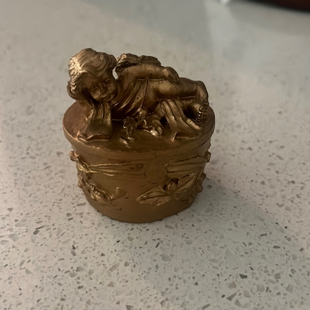 Cherub ring box with lid Gold for jewlery